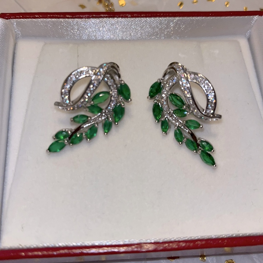 Emerald green Earrings